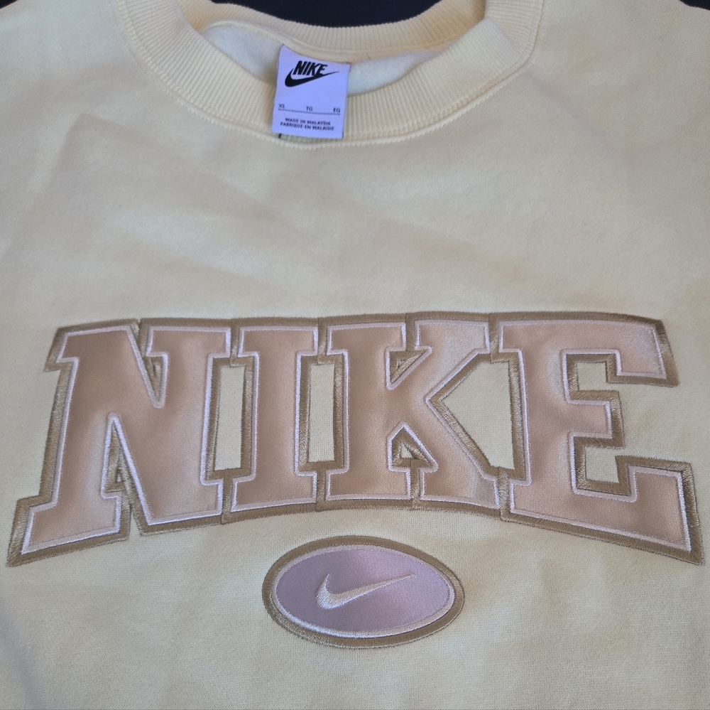 NIKE Women's Sportswear Phoenix Fleece City Edition Size XL - Picture 8 of 12